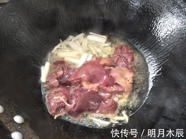 蒜黄|鸡身上的好吃部位，1块5一斤，2块钱做一大盘，肉味香浓好吃