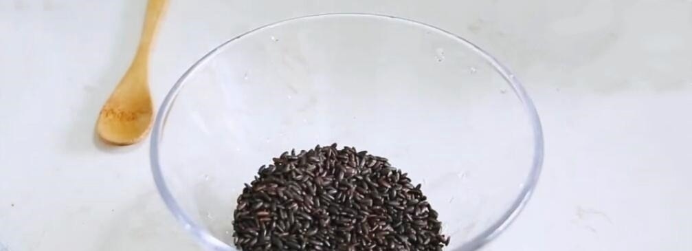 乌黑|白发最怕这食材,隔天吃一回,头发乌黑亮丽,人人见了都夸漂亮