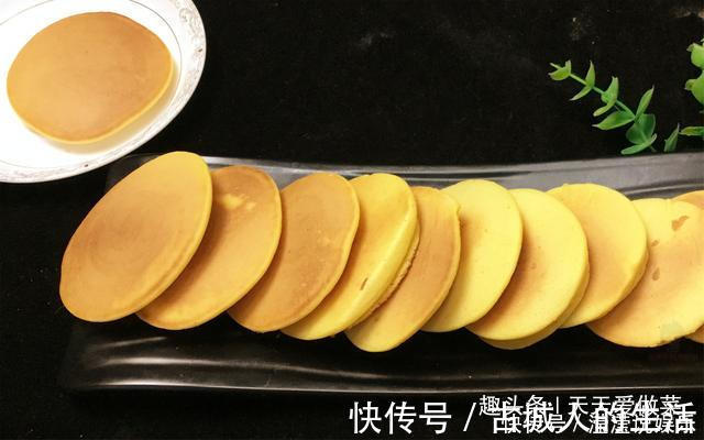 电饼铛|两个鸡蛋，一杯玉米粉，教你做香甜松软玉米饼，孩子们抢着吃