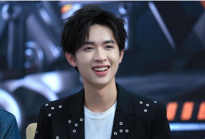 当年的“天天小兄弟”,王一博转正,宋威龙正当红,他公开恋情