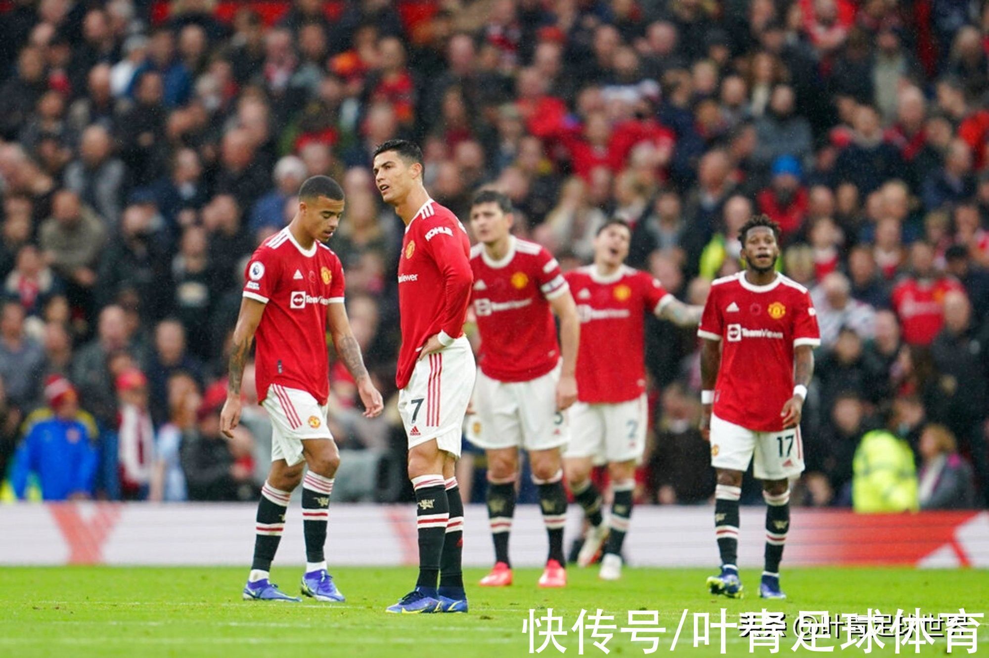 连败|0-5!0-2!曼联主场连败:C罗90分钟还在拼,主帅却雨中发愣