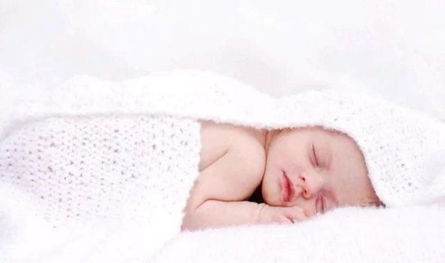 生长激素|宝宝在这2个“黄金时间”睡觉，大脑不仅发育好，而且更容易长高