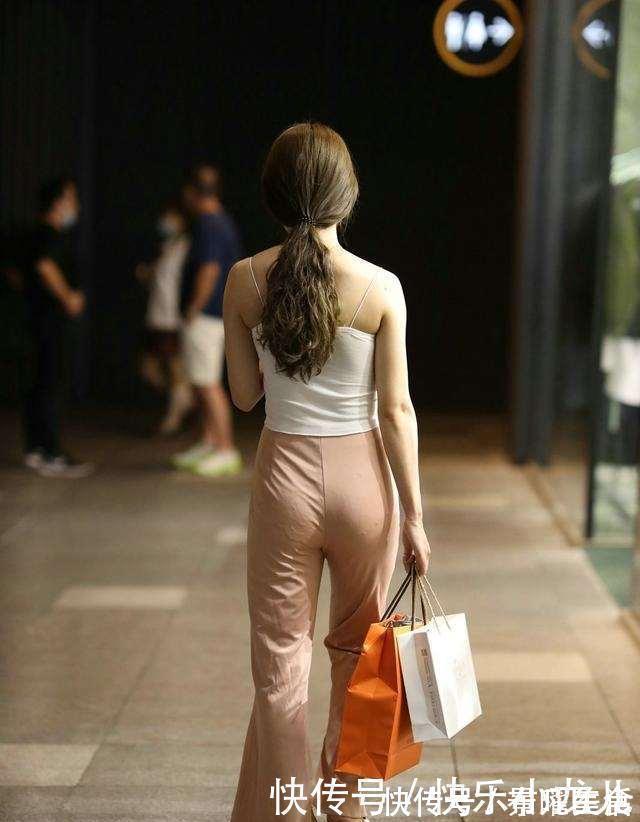 唐顿庄园 黑色性感上衣搭配黑色性感短裤,研究搭配,适合大家的搭配