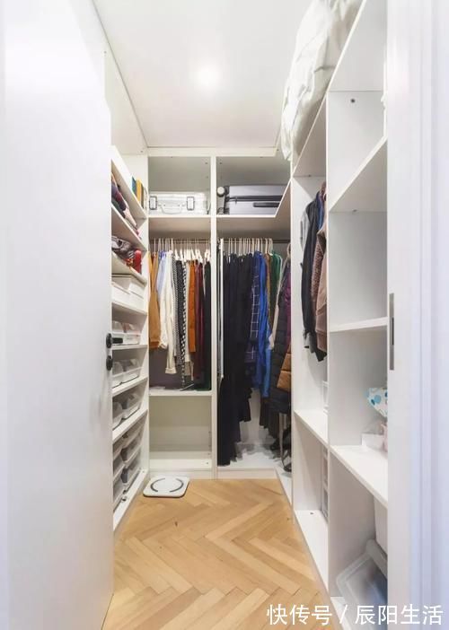 衣帽间|47平小一居,舍弃客厅,阳台装浴缸,整个家更实用!