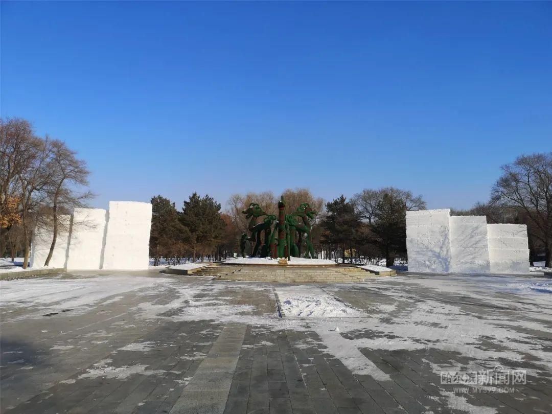 探秘|太阳岛雪博会：还没开雕，堆雪已经很壮观丨手机记者带你探秘