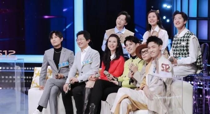 《你好星期六》首播，节目换汤不换药，何炅一人带不动七人