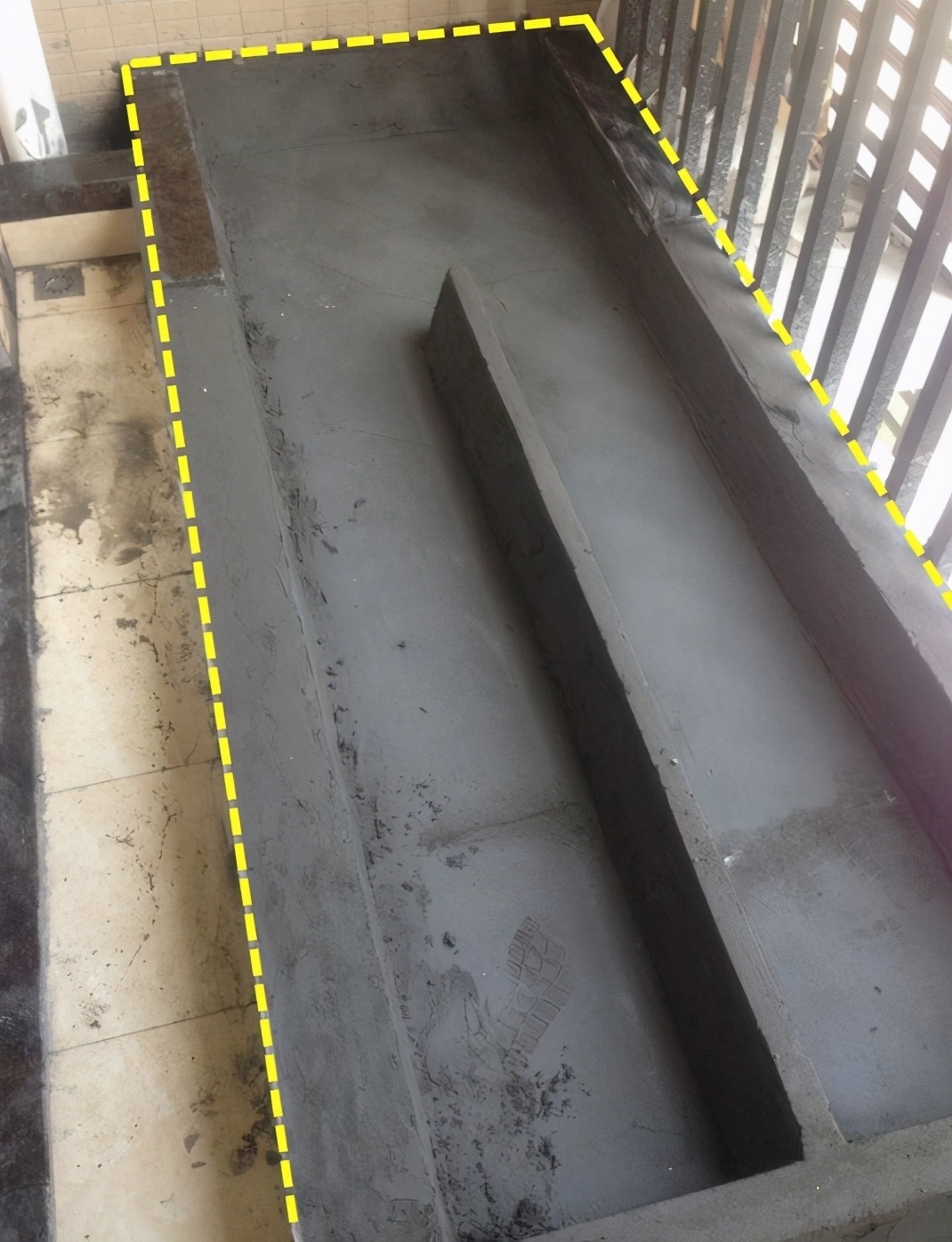 防水|住高层这么干，阳台窗前20公分，用红砖围一圈水池，养鱼种花都好