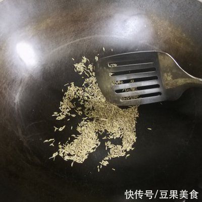 孜然粉|鸡胸肉这样做老好吃了-孜然鸡肉片