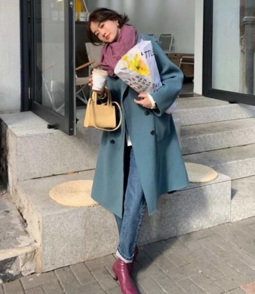 天气转暖,脱了羽绒服,现在穿什么外套更时髦?