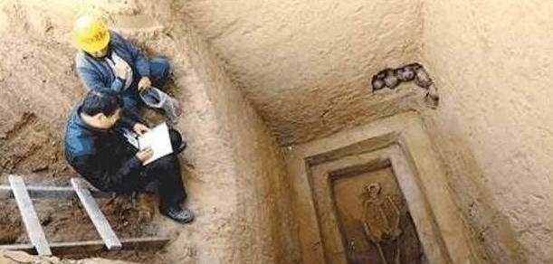 江都易王|为盗挖这座墓穴,4位盗墓贼当场身死,专家发掘后脸红不已