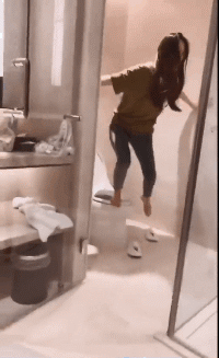 |搞笑GIF段子:高手在民间,老大哥跳的好啊