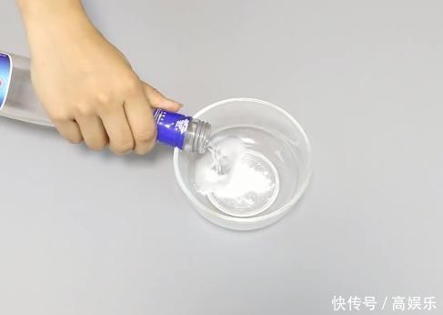 每次洗衣服时滴一滴它，不用搓就能干净如新，可惜知道的人不多