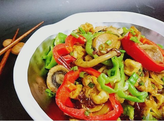 看着简单味道却不一般的几道家常美食,味道香浓很下饭,特别好吃