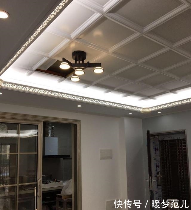 装修|老婆坚持全屋刷乳胶漆,效果反而简洁大方,唯一遗憾是吊顶太压抑