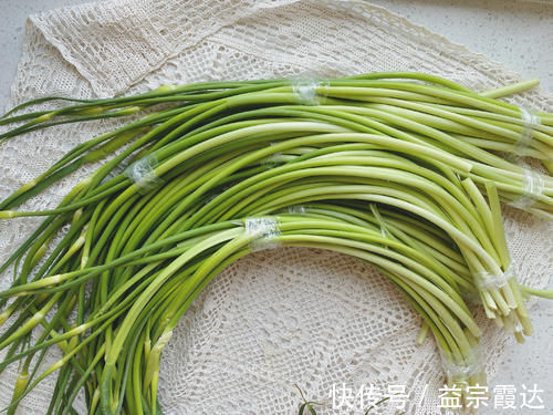 酸辣|多年的腌蒜苔配方，记住“6味3细节”，酸辣脆爽，2小时就能吃