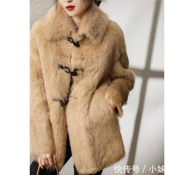 寒冬独宠这“羊羔绒”外套,保暖时髦又大气,通勤穿更是轻奢高雅