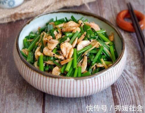 冬天进补,遇见这菜别手软,上锅炒一炒,补钙质,营养又解馋