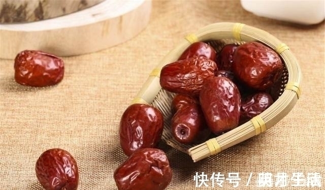 排毒养颜|枸杞加1物泡水喝，坚持连喝7天，滋补肝肾，排毒又养颜