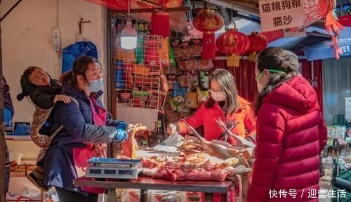 女儿|父母带2岁女儿去寺庙进香，在门口被一老和尚拦下：孩子别进