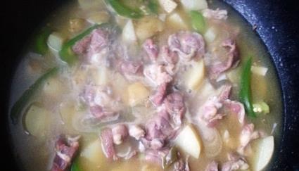 学会|炖羊肉时,调料很关键!学会“3放2不放”,羊汤香浓鲜美好喝