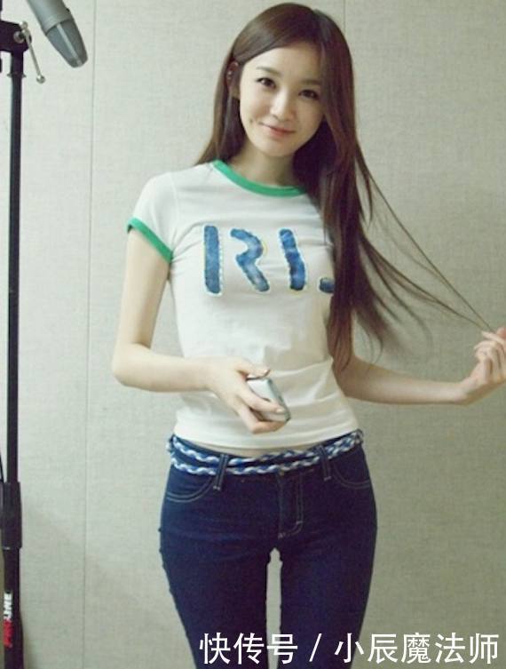 小姐姐|小姐姐爱穿紧身牛仔裤,勾勒腿部的迷人线条,轻松变成大长腿