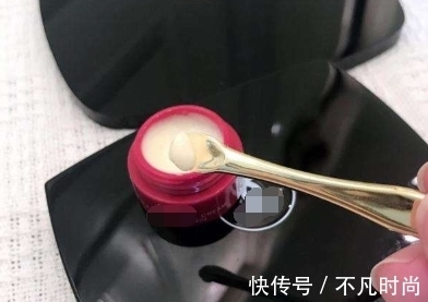 肌底液 就算工资不高,这些影响颜值的“护肤品”,30岁前要开始用!