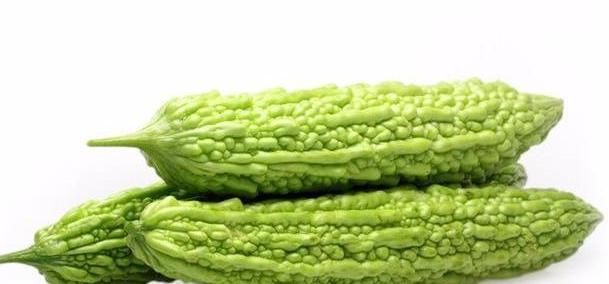  营养物质|苦瓜是长寿瓜，坚持吃的人不易出现5种疾病，但两类人却并不适宜