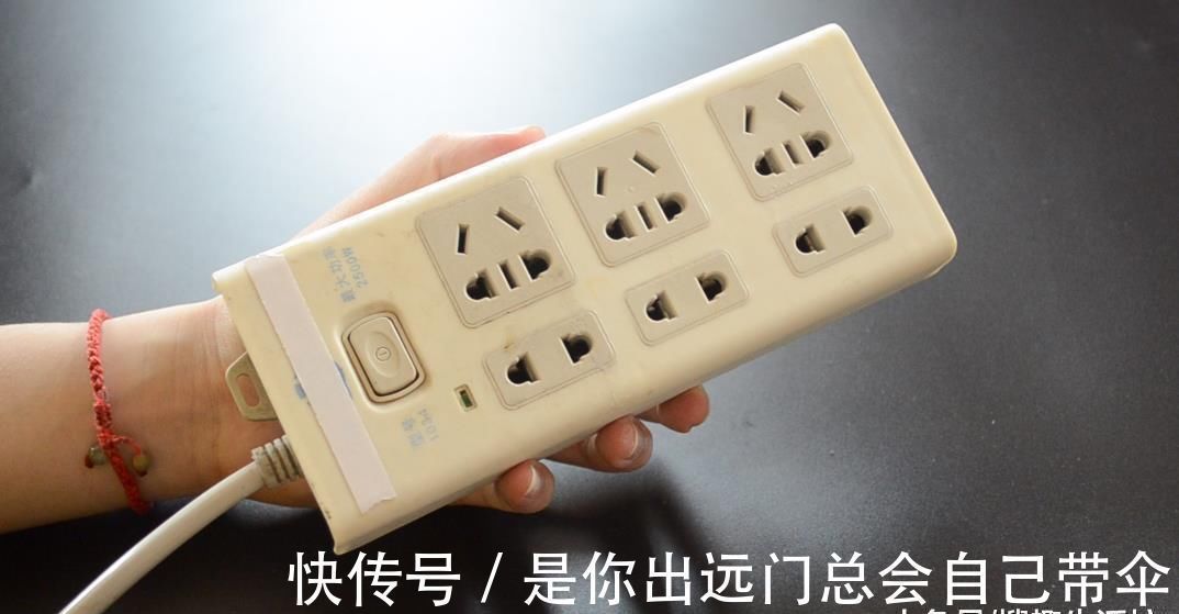 家里插排用久了很脏难清洗 只需用它擦一擦, 立马焕然一新
