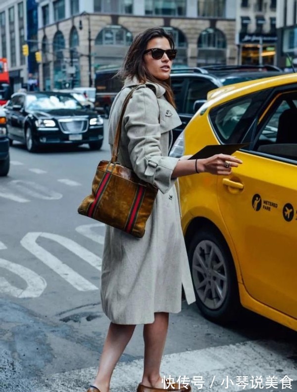 马丁靴 女人过了50岁,建议少穿高跟鞋多穿这3种鞋,时髦舒适还百搭