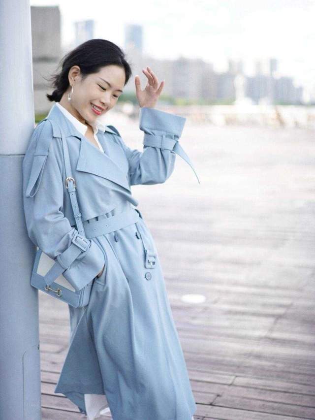 连衣裙|今年秋冬流行的风衣色号都在这,选这5种大衣,让你美出新高度