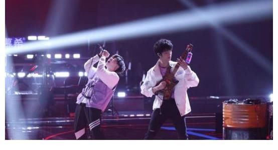 《中国好声音》最新人气榜，发条月亮稳居首位，前五冠军热门占三