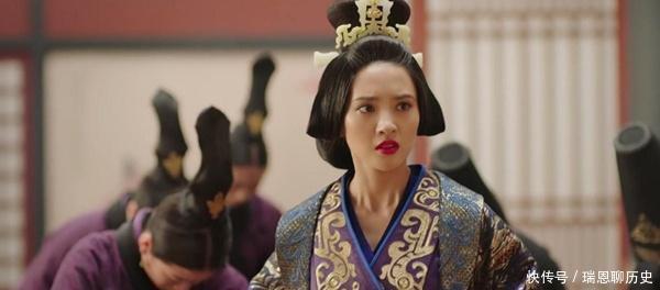 花园|皇帝瞒着皇后逛花园,次日皇后问皇帝一问题,却为何被杀了