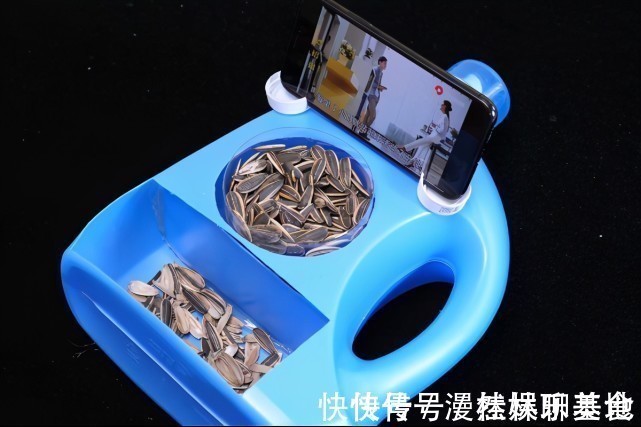 美工刀|洗衣液瓶子别扔了，简单改造一下，放在床上，全家人都要抢着用