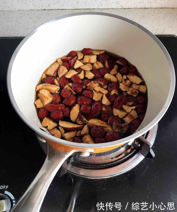 红糖馒头这样做,配方比例看下面,馒头香软蓬松,比买的好吃多了