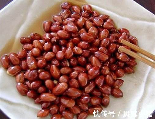 吃好|花生是早上吃好还是晚上吃好许多人都吃错了,不要怪我没有提醒