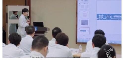 《令人心动的offer3》中，汪苇杭脱口秀式的病例汇报，太有喜感了