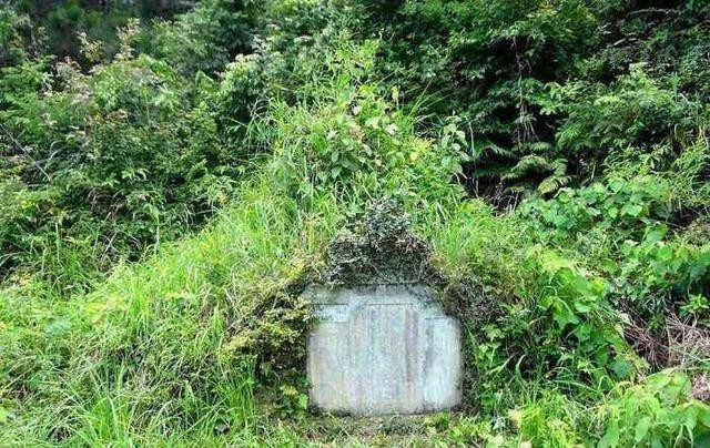 墓地|人死后为何要在墓地多出一块坟头,原来还有这样的作用