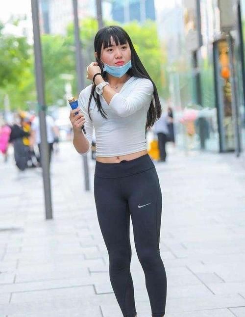 搭配 潇洒自在的瑜伽裤穿搭更加随意自在，气质女生都爱穿，时尚大气