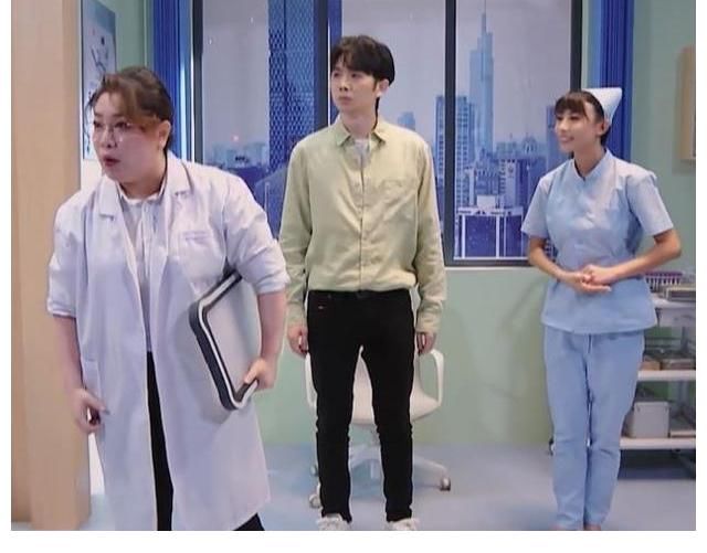 又一档新综开播，成功接档《脱口秀大会4》，第一期就笑到不行