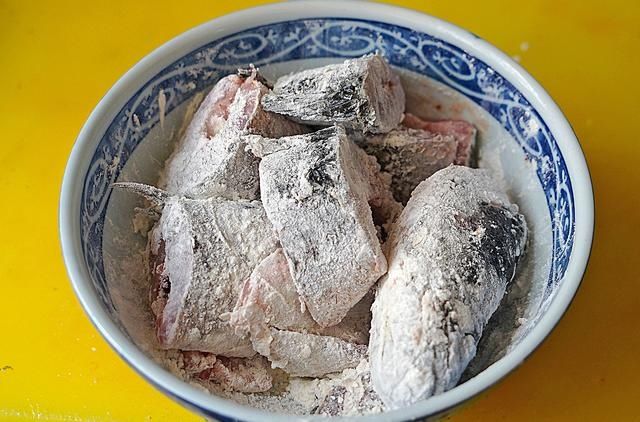 天冷了，宁可不吃肉也要多吃这鱼，和平菇是绝配，味道鲜美又滋补