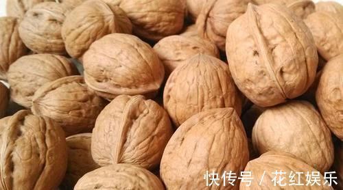补脑|核桃什么时间吃“最补脑”很多人都在“瞎吃”,你吃对了吗
