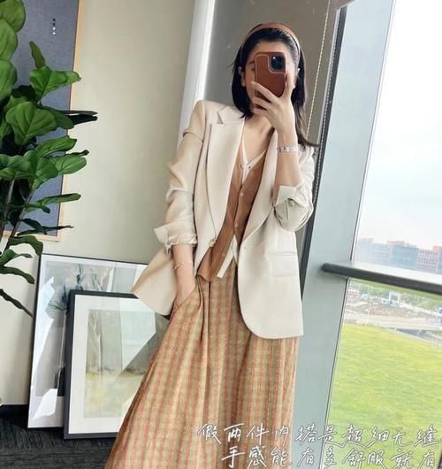 早秋|早秋还在纠结穿什么？从选款到配色，这份“搭配指南”请收好