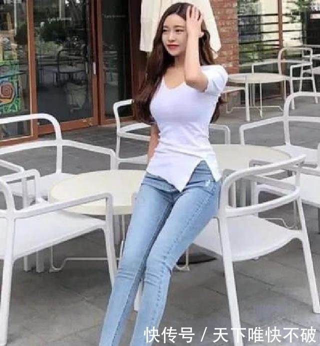 牛仔裤经久耐磨,质地细腻舒适,更显出女性的身材曲线