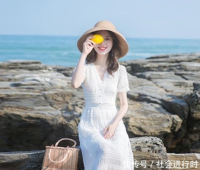 漂亮|建议70后女人,别穿的像大妈,学学下图这样穿,不化妆都漂亮