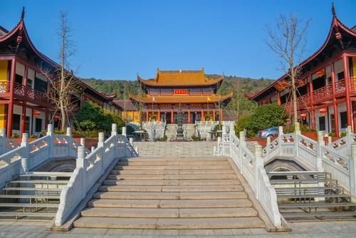 江苏一座寺庙，是江南十大名刹之一，有百年历史