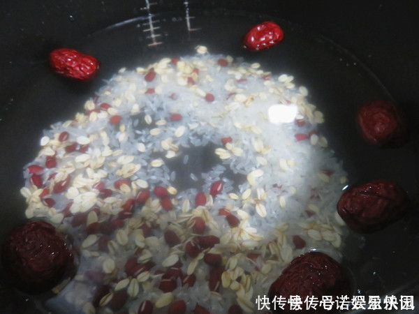 秀发|红豆和此物一起煮,嘴巴不臭了,皱纹消失了,头发慢慢变乌黑秀发