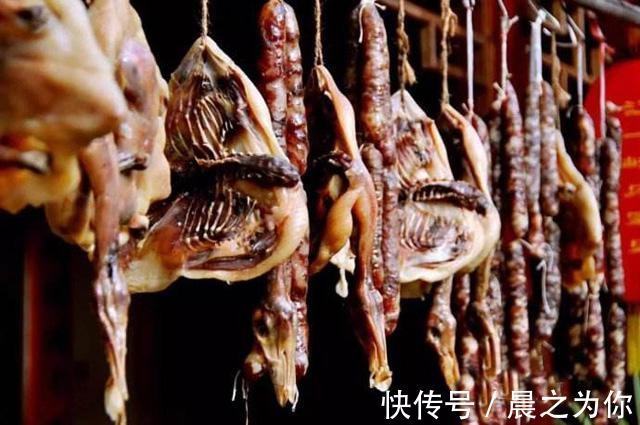 张晓天|我怀孕妯娌来照顾,半夜起床发现厨房亮着灯,推开门我愣那了