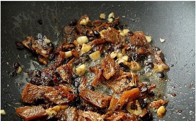 夏天家人最馋的菜,炒一炒就能上桌,开胃又下饭,三天不吃馋得慌