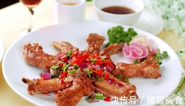 排骨焯水后又腥又柴?看完大厨操作才明白,原来是用错水了