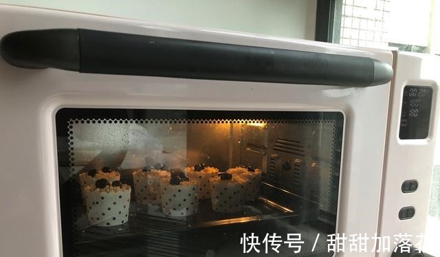 蓝莓|孩子放假就吃它,酥顶蓝莓糕,简单不费力,营养丰富,美味可口!